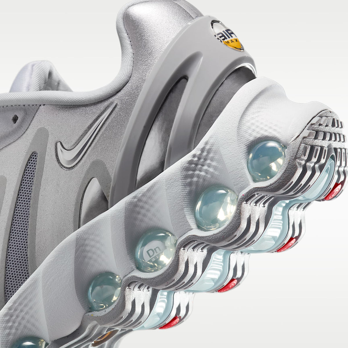 Nike Air Max Dn8 – Gris lobo/Blanco cáscara de huevo/Blanco cáscara de huevo/Plata metalizado – vista 8