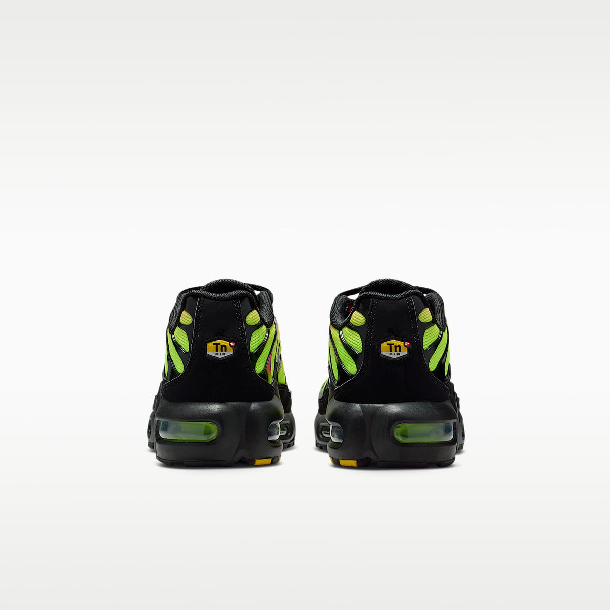 Nike Air Max Plus – Negro/Hiperrosa/Volt/Negro – vista 6