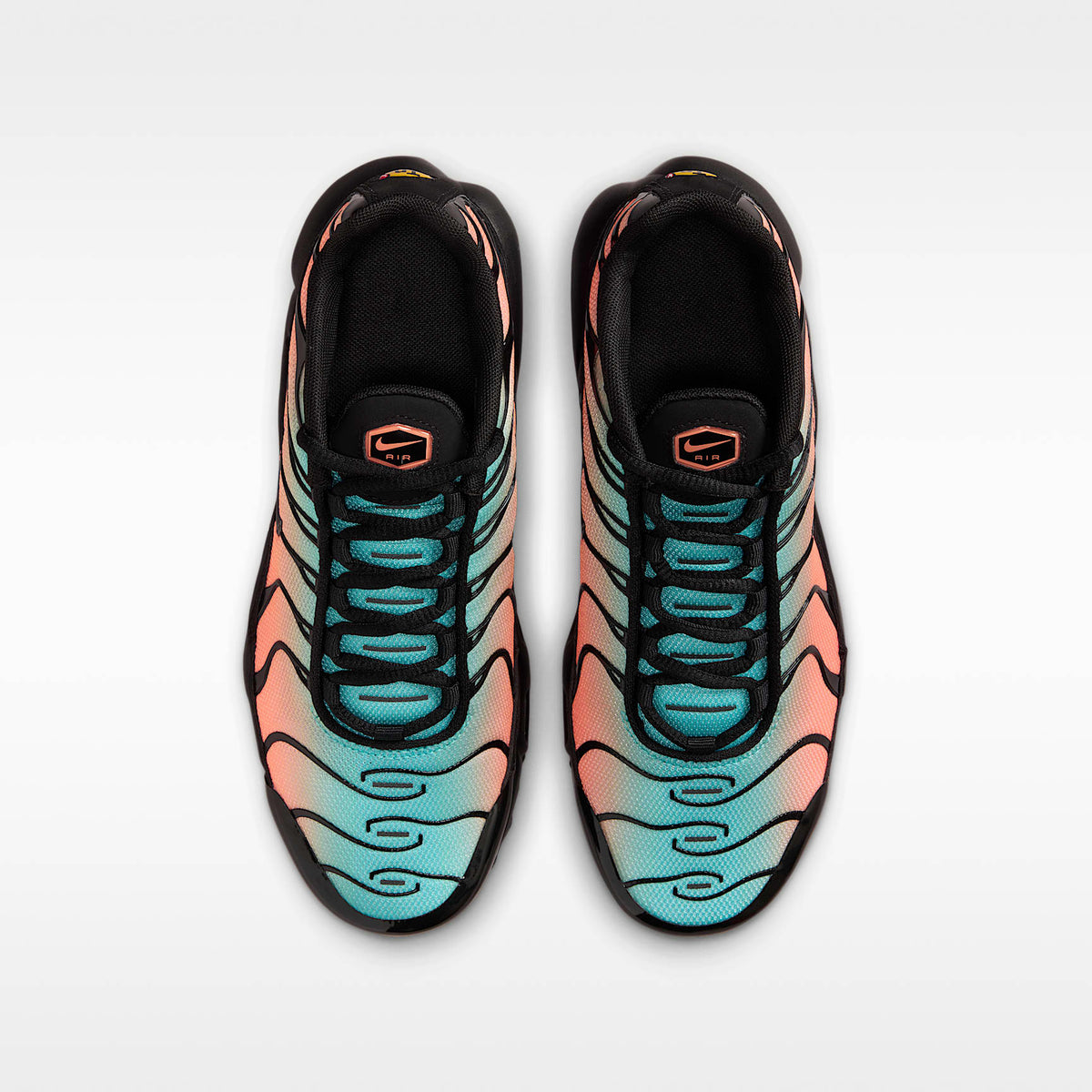 Nike Air Max Plus – Negro/Verde aurora/Naranja pulso/Negro – vista 4
