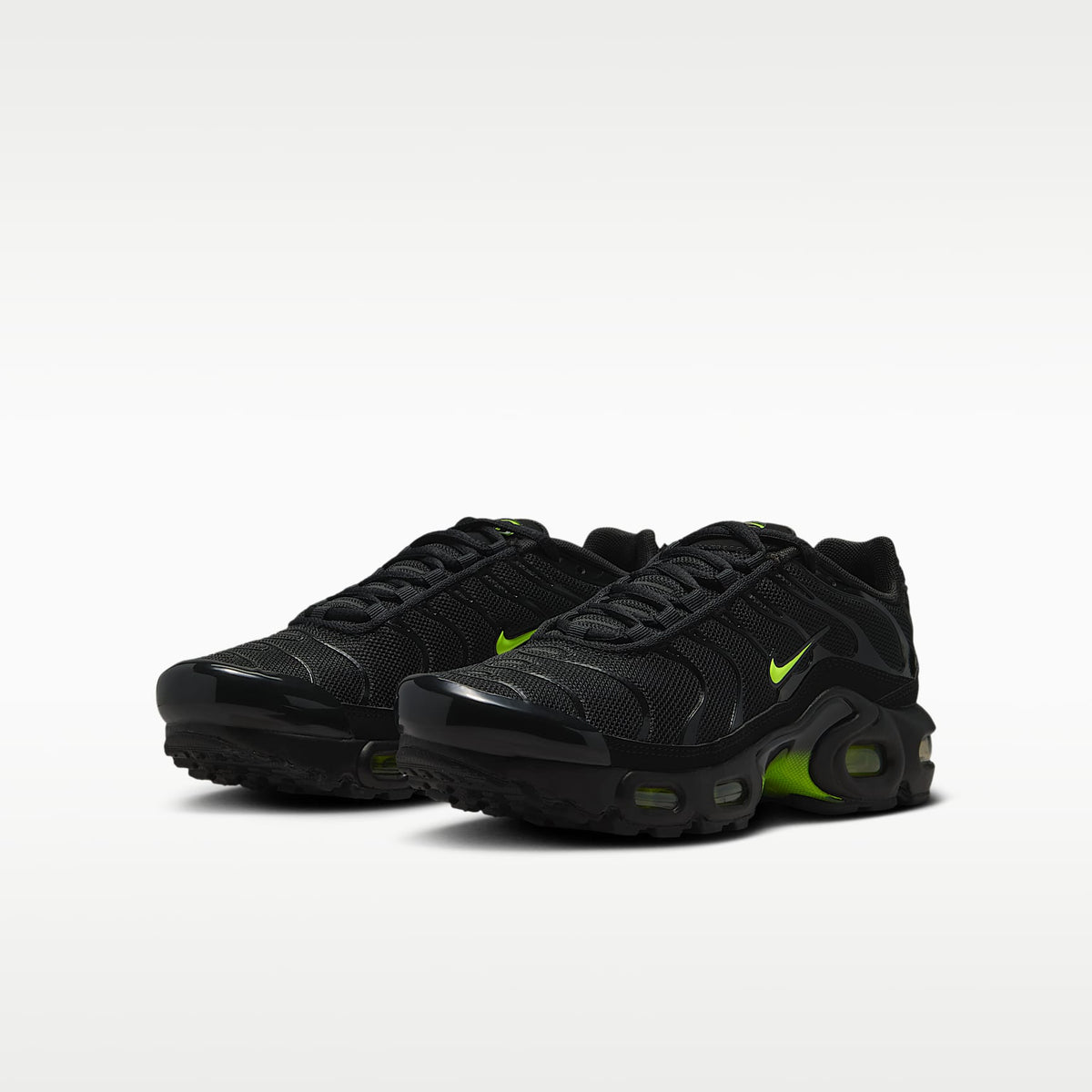 Nike Air Max Plus – Negro/Negro/Hielo volt – vista 5