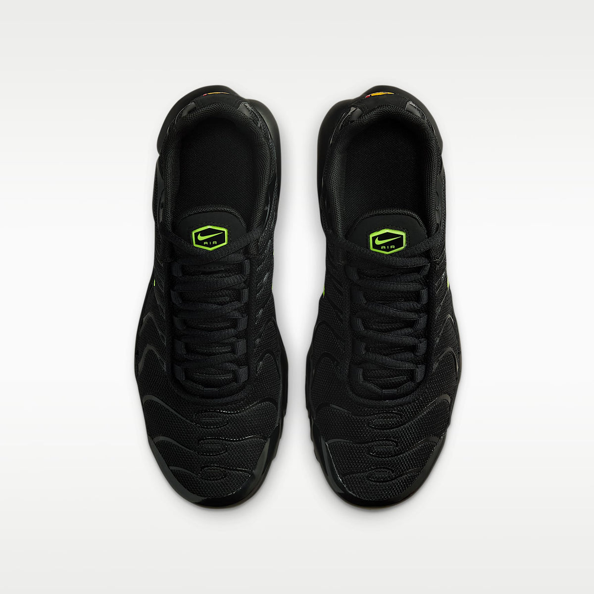 Nike Air Max Plus – Negro/Negro/Hielo volt – vista 4