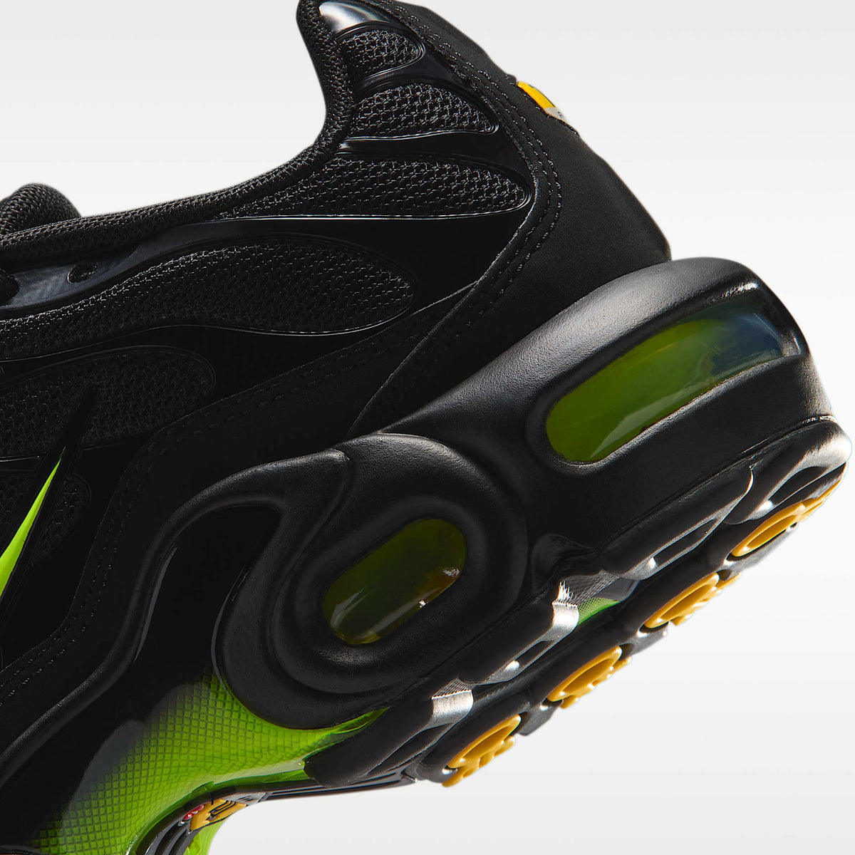 Nike Air Max Plus – Negro/Negro/Hielo volt – vista 8