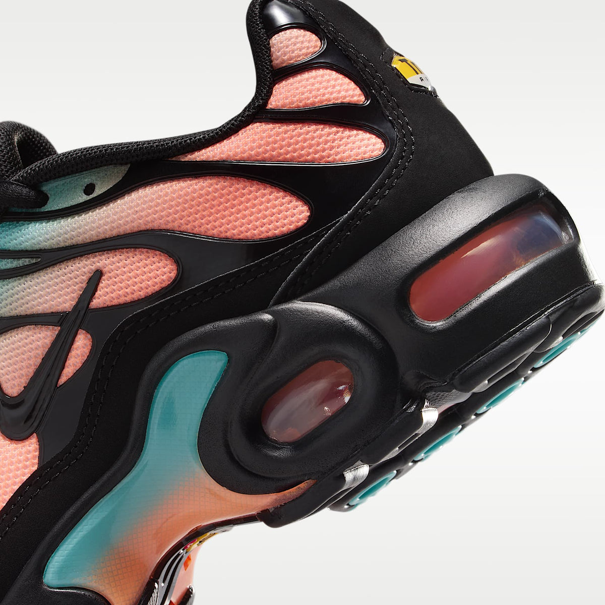 Nike Air Max Plus – Negro/Verde aurora/Naranja pulso/Negro – vista 8