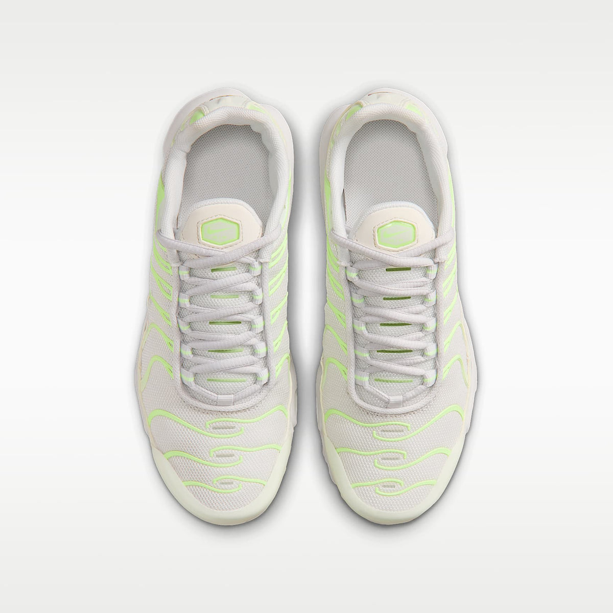 Nike Air Max Plus – Tinte platino/Halo pícea/Voltio ligero – vista 4