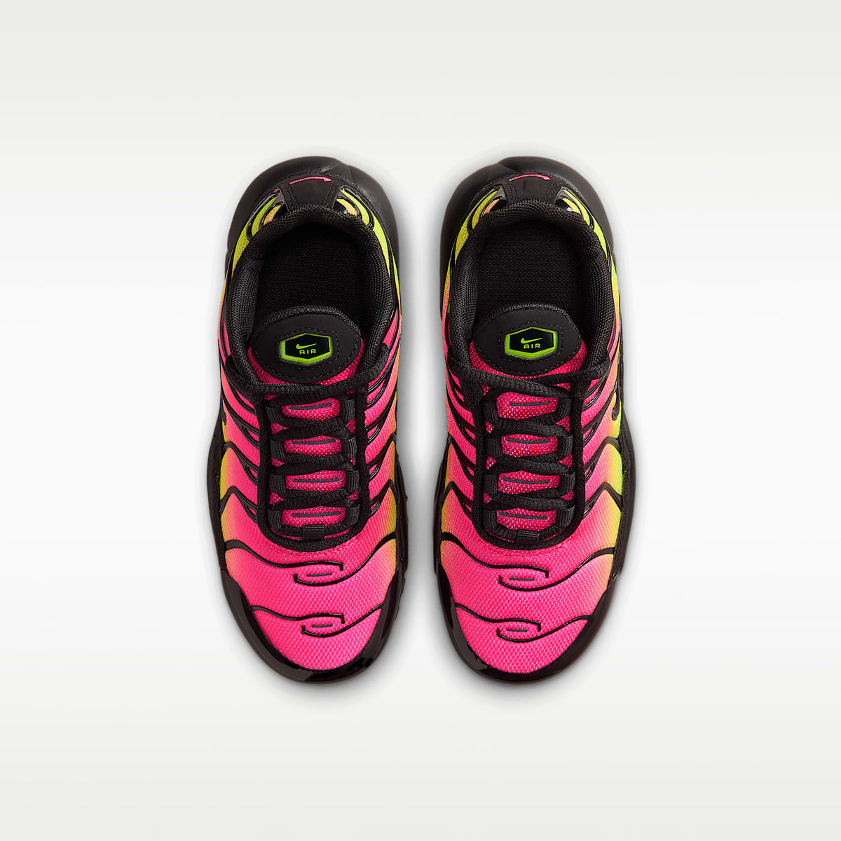 Nike Air Max Plus – Negro/Hiperrosa/Volt/Negro – vista 4