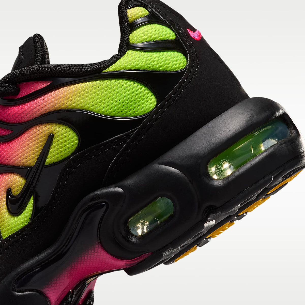 Nike Air Max Plus – Negro/Hiperrosa/Volt/Negro – vista 8
