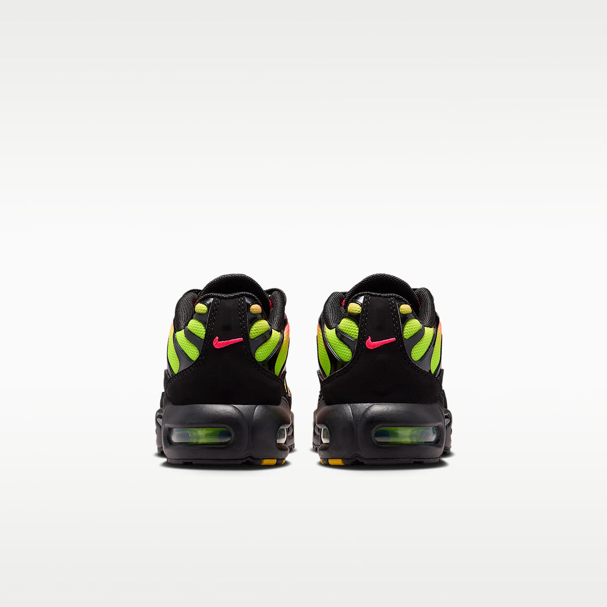 Nike Air Max Plus – Negro/Hiperrosa/Volt/Negro – vista 6
