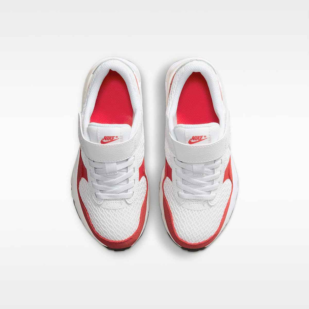 Nike Air Max SYSTM – Blanco/Rojo universitario/Polvo fotón/Blanco – vista 4