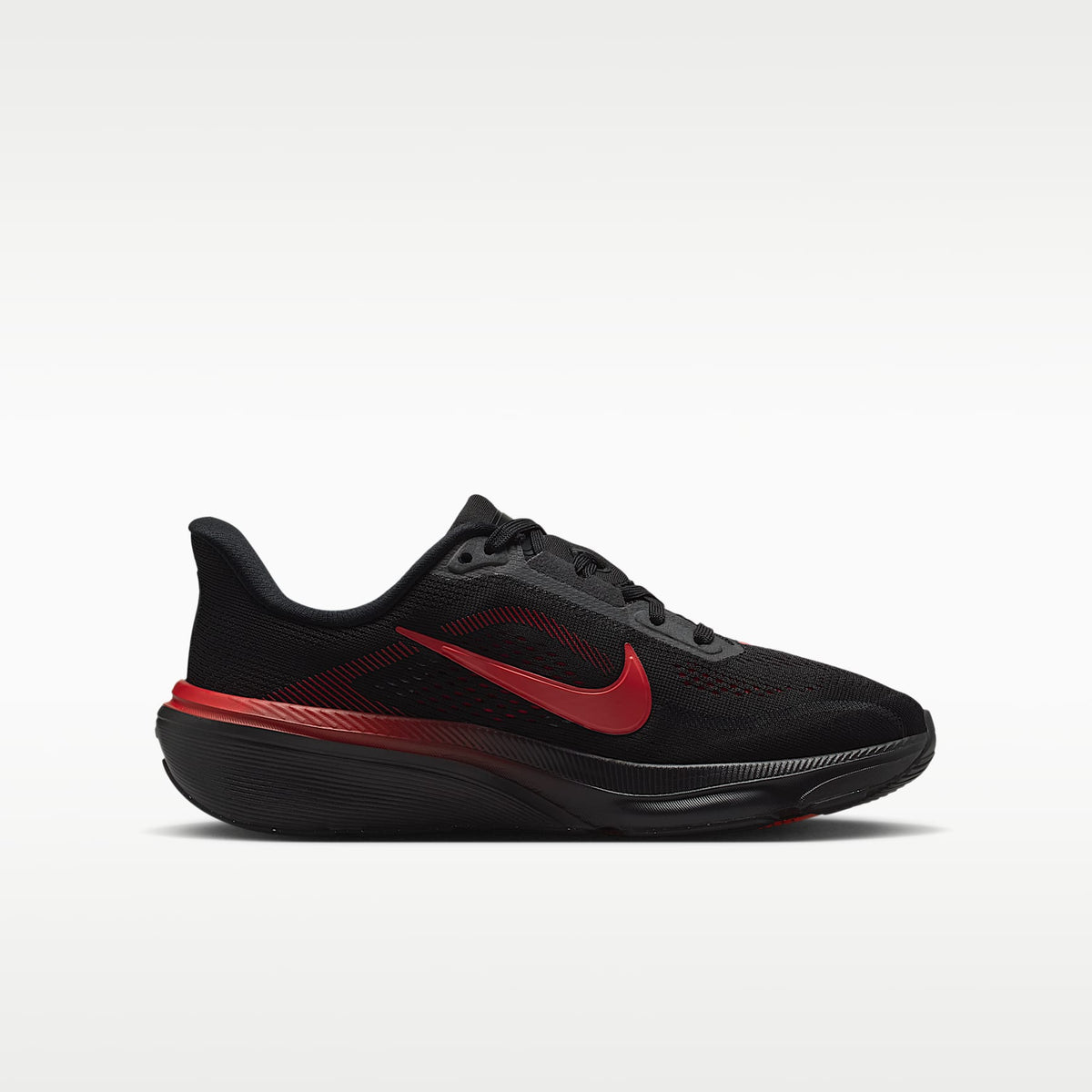 Nike Pegasus 42 – Negro/Rojo universitario/Gris lobo/Carmesí brillante – vista 3