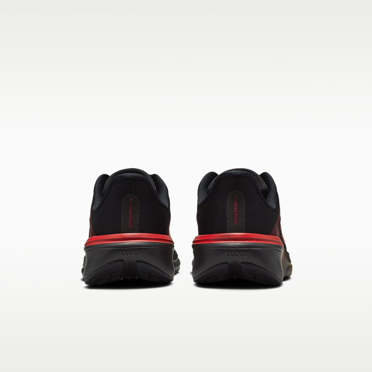 Nike Pegasus 42 – Negro/Rojo universitario/Gris lobo/Carmesí brillante – vista 6
