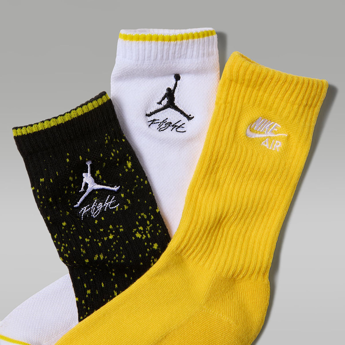 Calcetas AJ4 para niños (3 pares) Jordan – Amarillo tour – vista 2