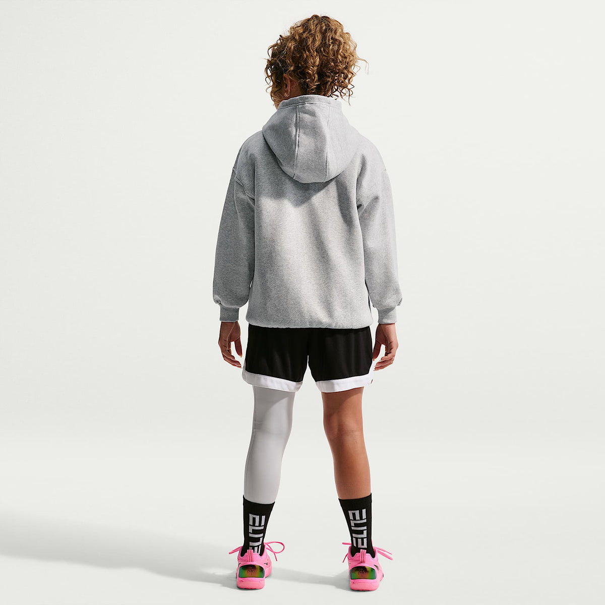 Sudadera con gorro de básquetbol para niños talla grande A'ja Wilson Club Fleece – Platino puro/Jaspeado/Hiperrosa – vista 5