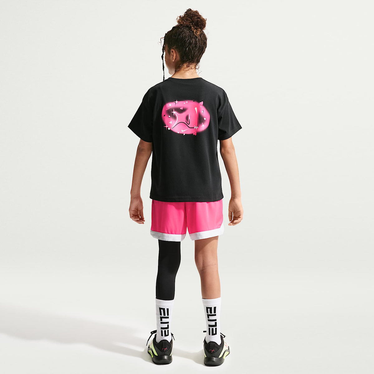 Shorts de básquetbol Dri-FIT para niños talla grande A'ja Wilson – Hiperrosa/Platino puro – vista 7