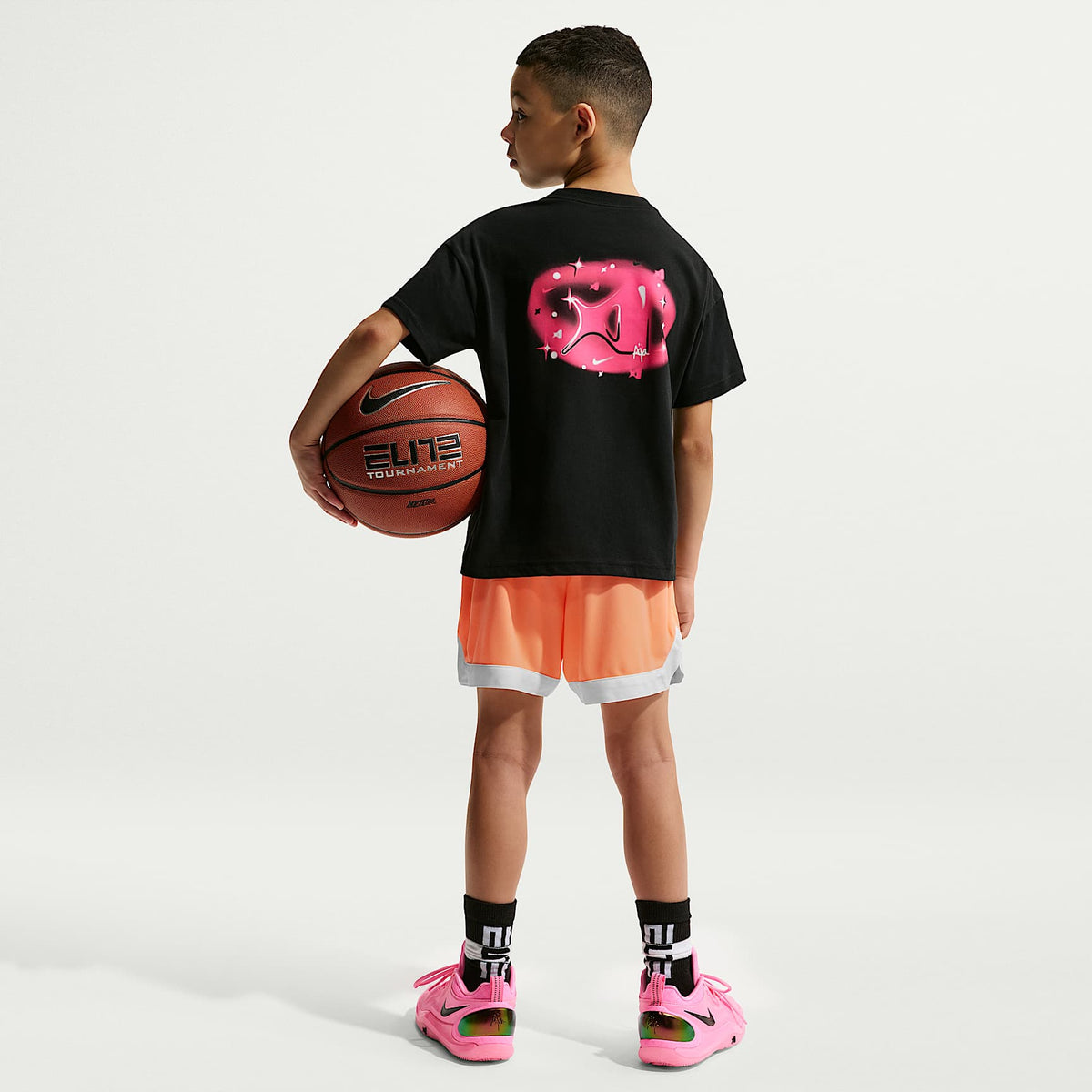 Shorts de básquetbol Dri-FIT para niños talla grande A'ja Wilson – Naranja pulso/Blanco – vista 4