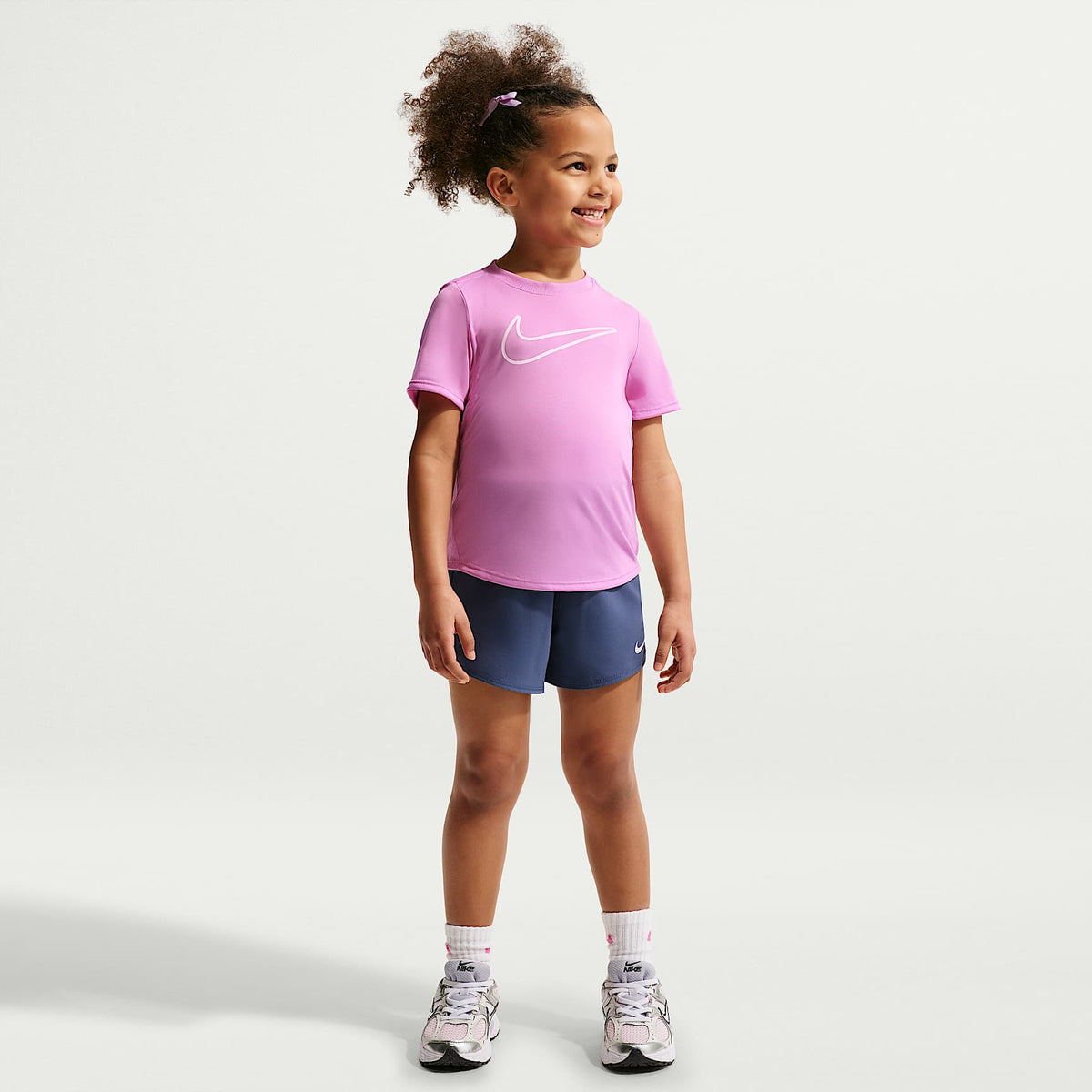 Playera Dri-FIT All Day Play para niños talla pequeña Nike – Morado – vista 4