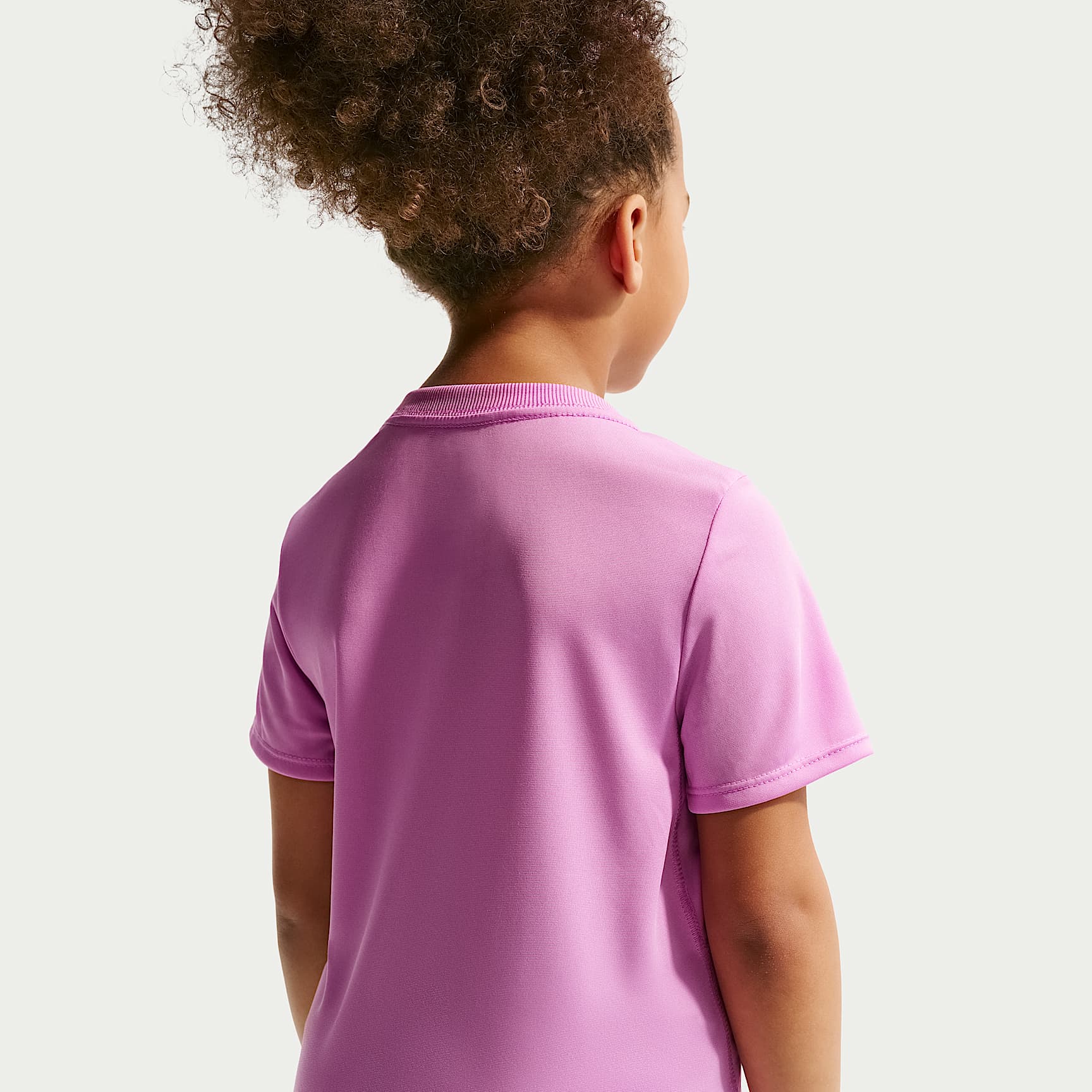 Playera Dri-FIT All Day Play para niños talla pequeña Nike – Morado – vista 2