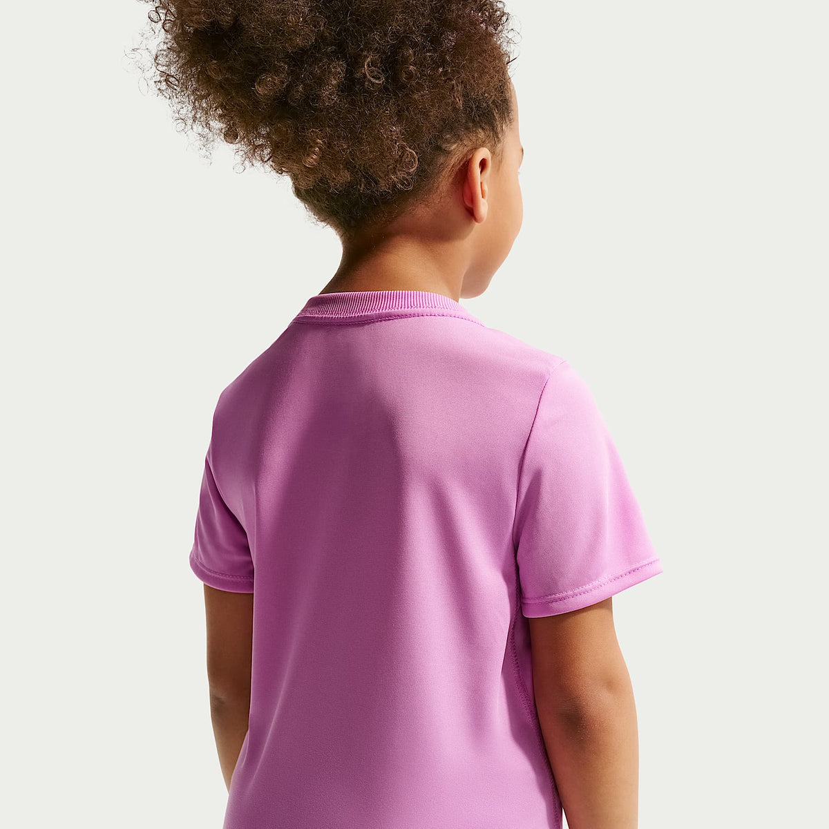 Playera Dri-FIT All Day Play para niños talla pequeña Nike – Morado – vista 2