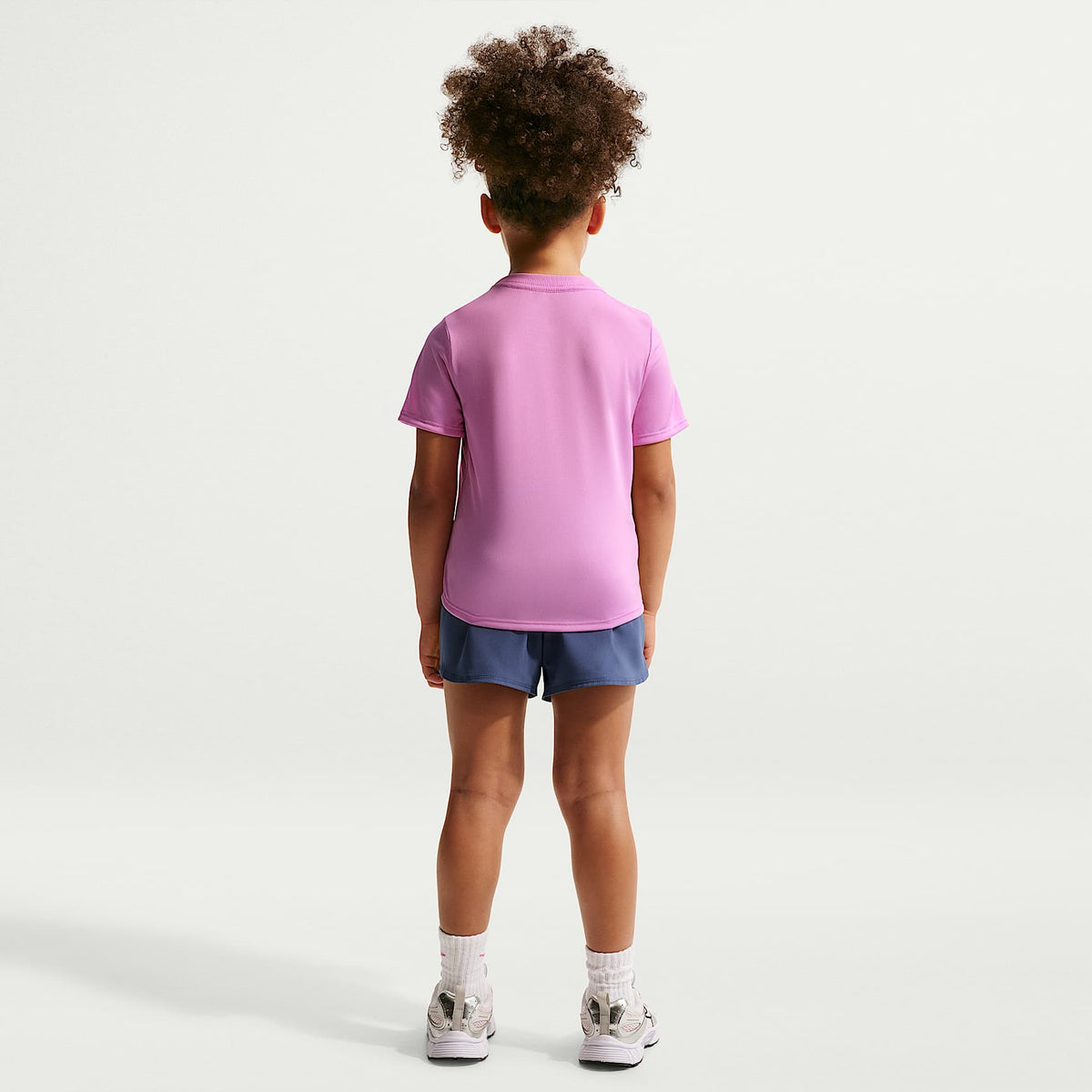 Playera Dri-FIT All Day Play para niños talla pequeña Nike – Morado – vista 5