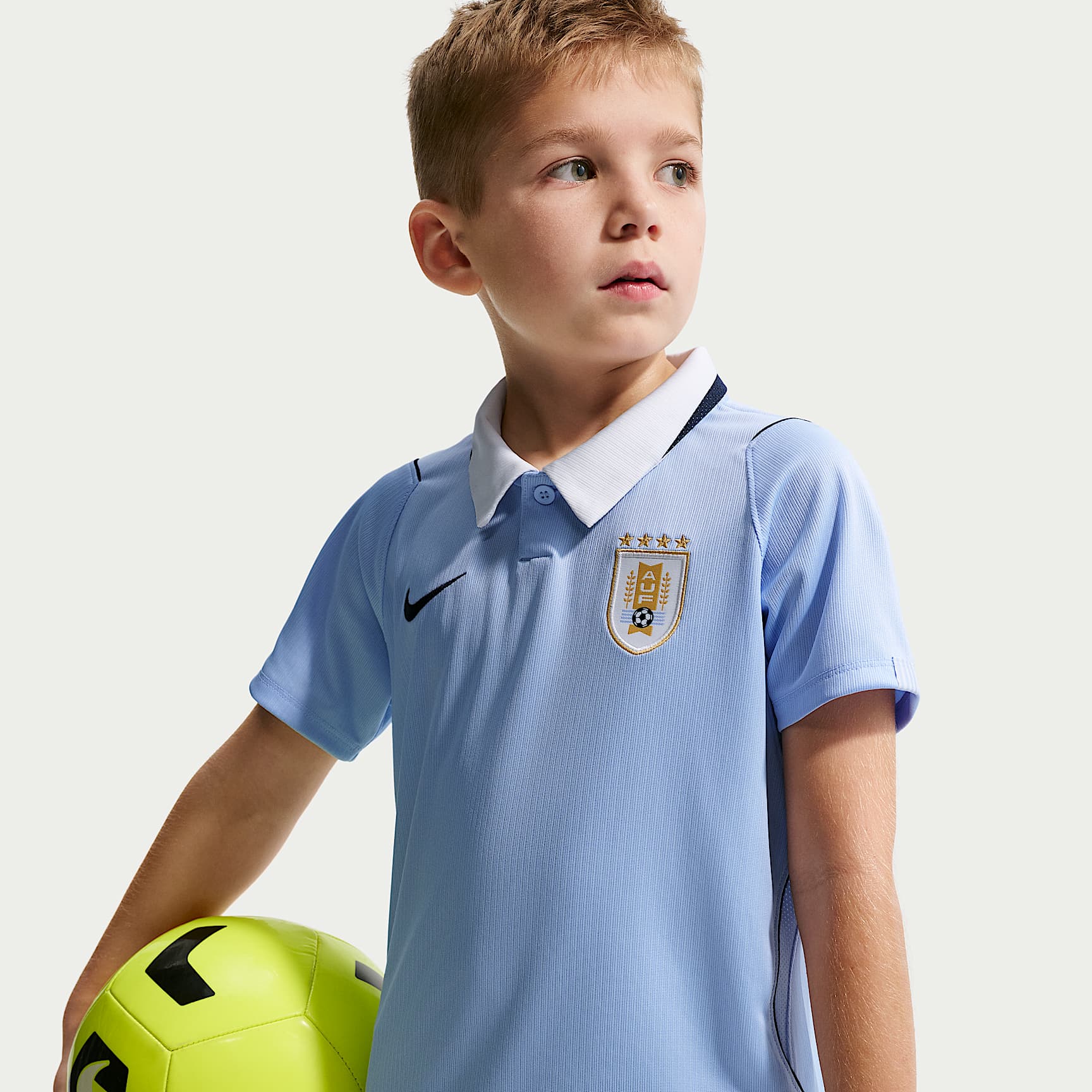 Kit de 3 piezas de fútbol Nike Replica para niños talla pequeña Uruguay local 2026 Stadium – Tinte royal/Obsidiana – vista 2