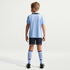 Kit de 3 piezas de fútbol Nike Replica para niños talla pequeña Uruguay local 2026 Stadium – Tinte royal/Obsidiana – vista 7