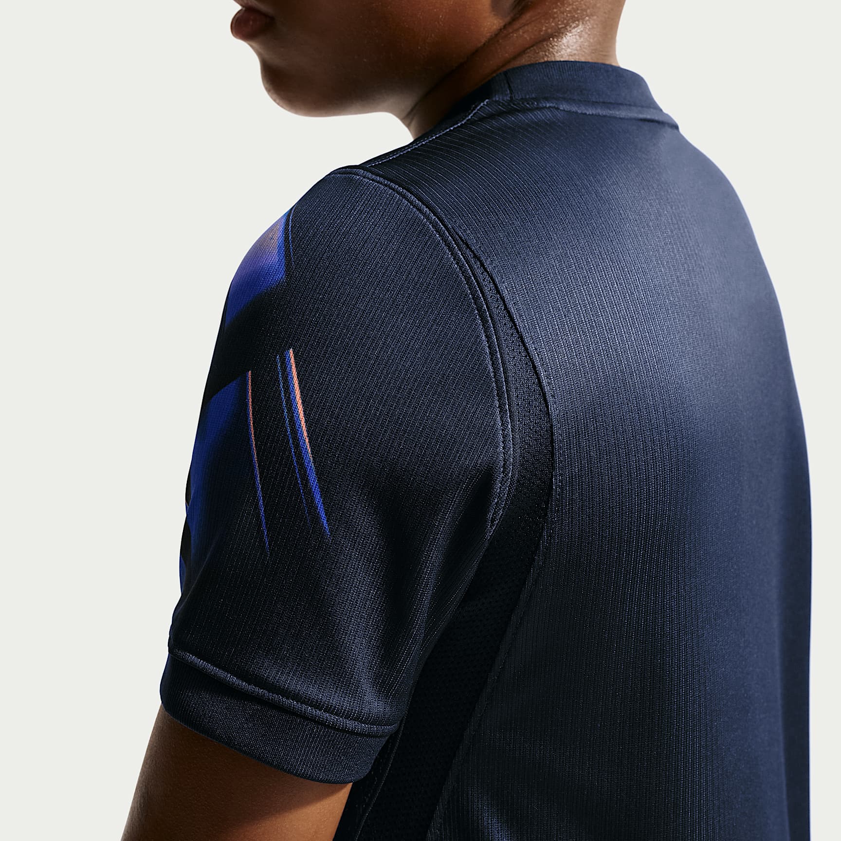 Jersey de fútbol Nike Dri-FIT Replica para niños grandes Uruguay visitante 2026 Stadium – Obsidiana/Hiperroyal – vista 2