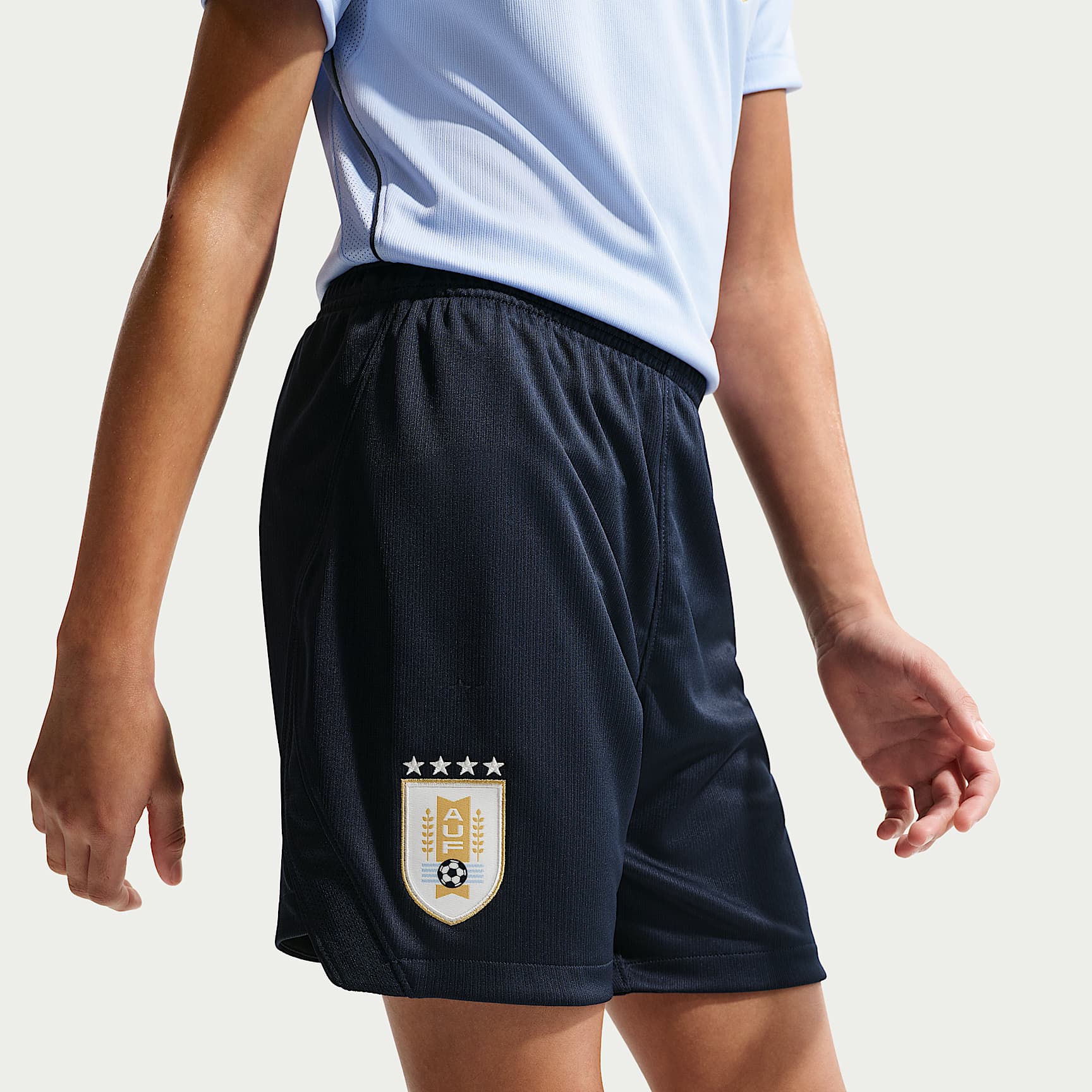 Shorts de futbol Nike Dri-FIT Replica para niños talla grande Uruguay 2026 Stadium Home – Obsidiana/Blanco cumbre – vista 2