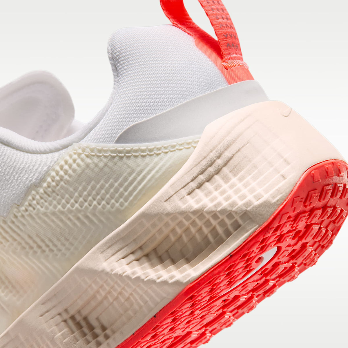 Nike Ava Rover – Blanco/Tiza/Lava cálido – vista 8