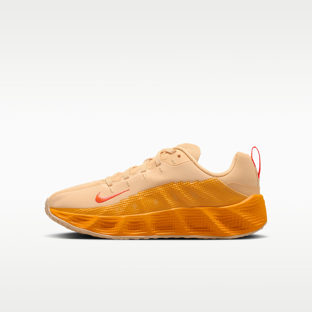 Nike Ava Rover – Oro celestial/Oro celestial/Carmesí brillante/Carmesí brillante – vista 1
