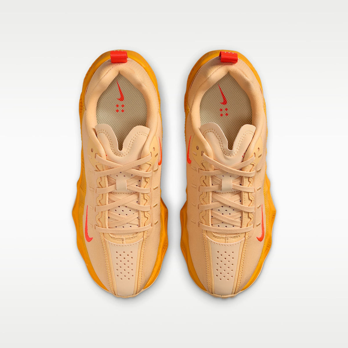 Nike Ava Rover – Oro celestial/Oro celestial/Carmesí brillante/Carmesí brillante – vista 4