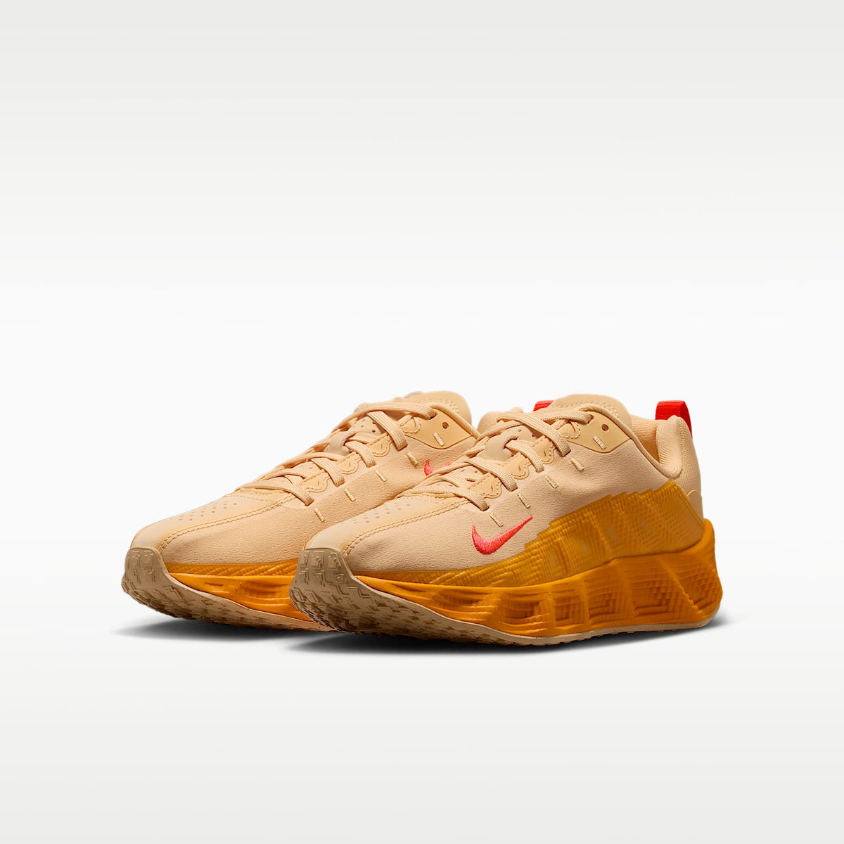 Nike Ava Rover – Oro celestial/Oro celestial/Carmesí brillante/Carmesí brillante – vista 5
