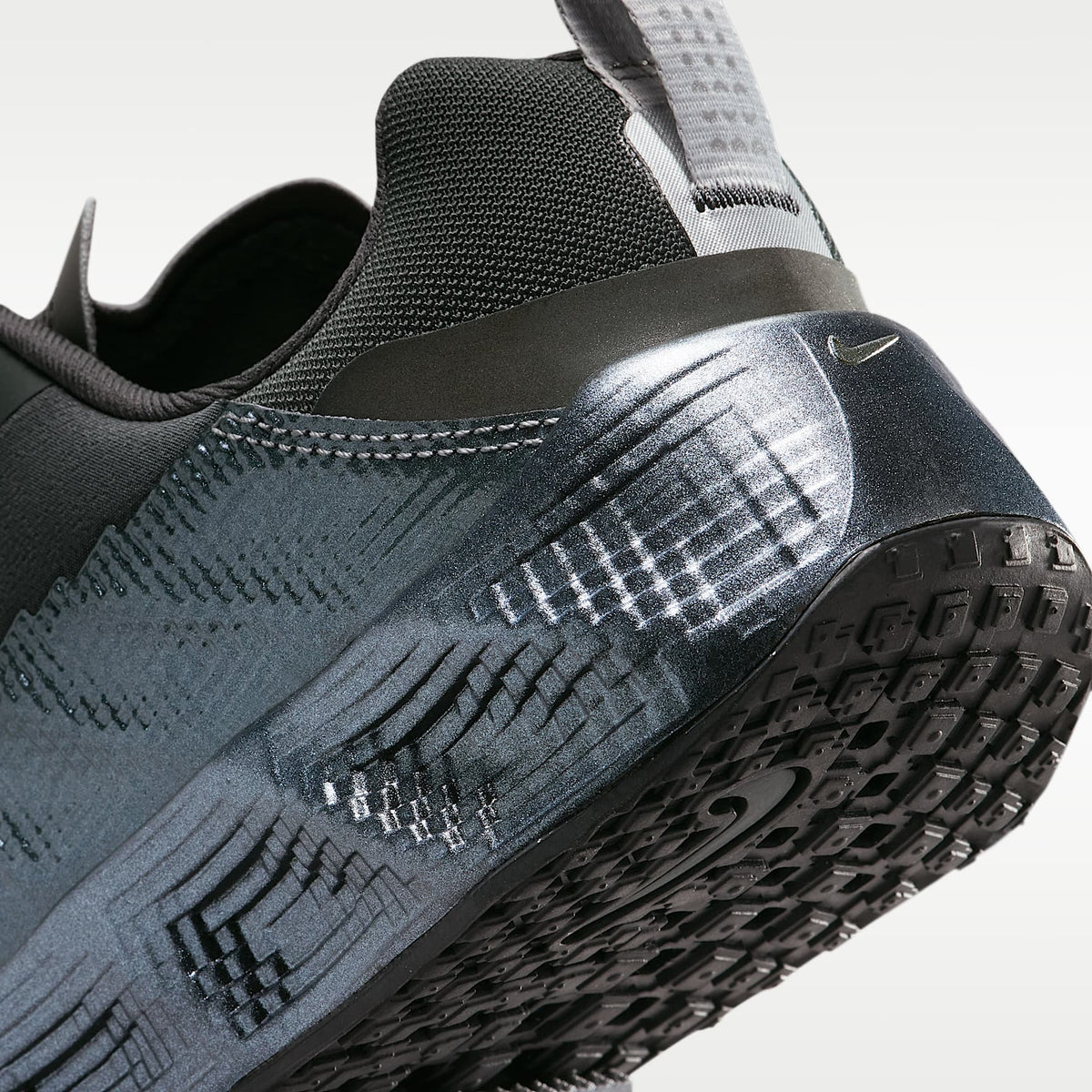 Nike Ava Rover SE – Gris humo oscuro/Plata metalizado/Negro/Carbón claro – vista 8