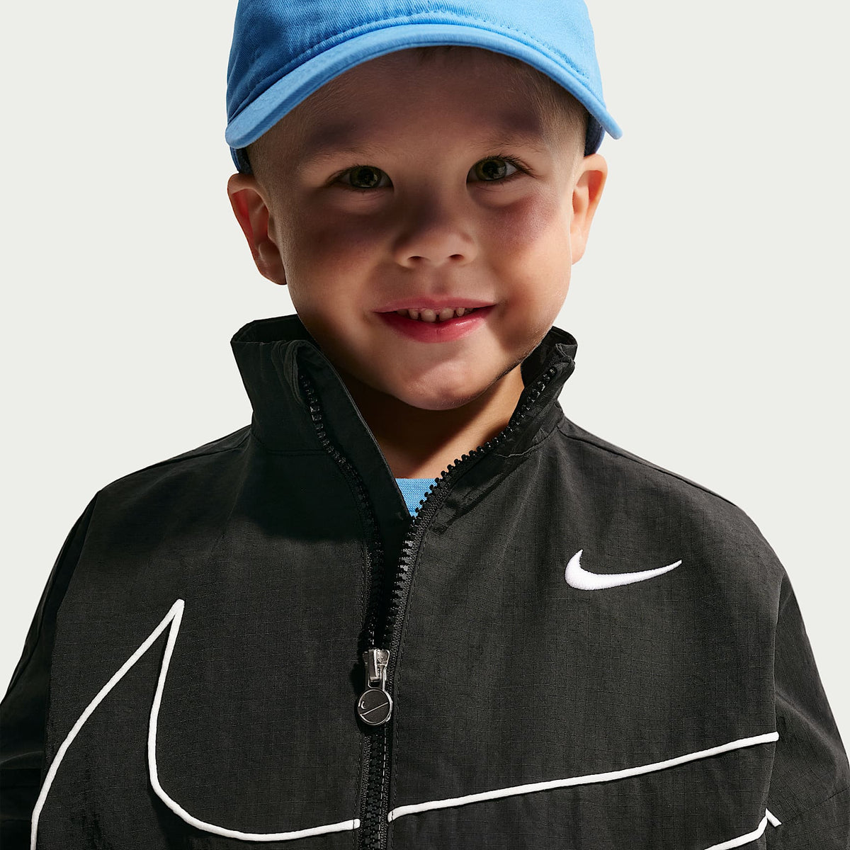 Chamarra cortavientos Swoosh Big sin capucha infantil Nike – Negro – vista 3