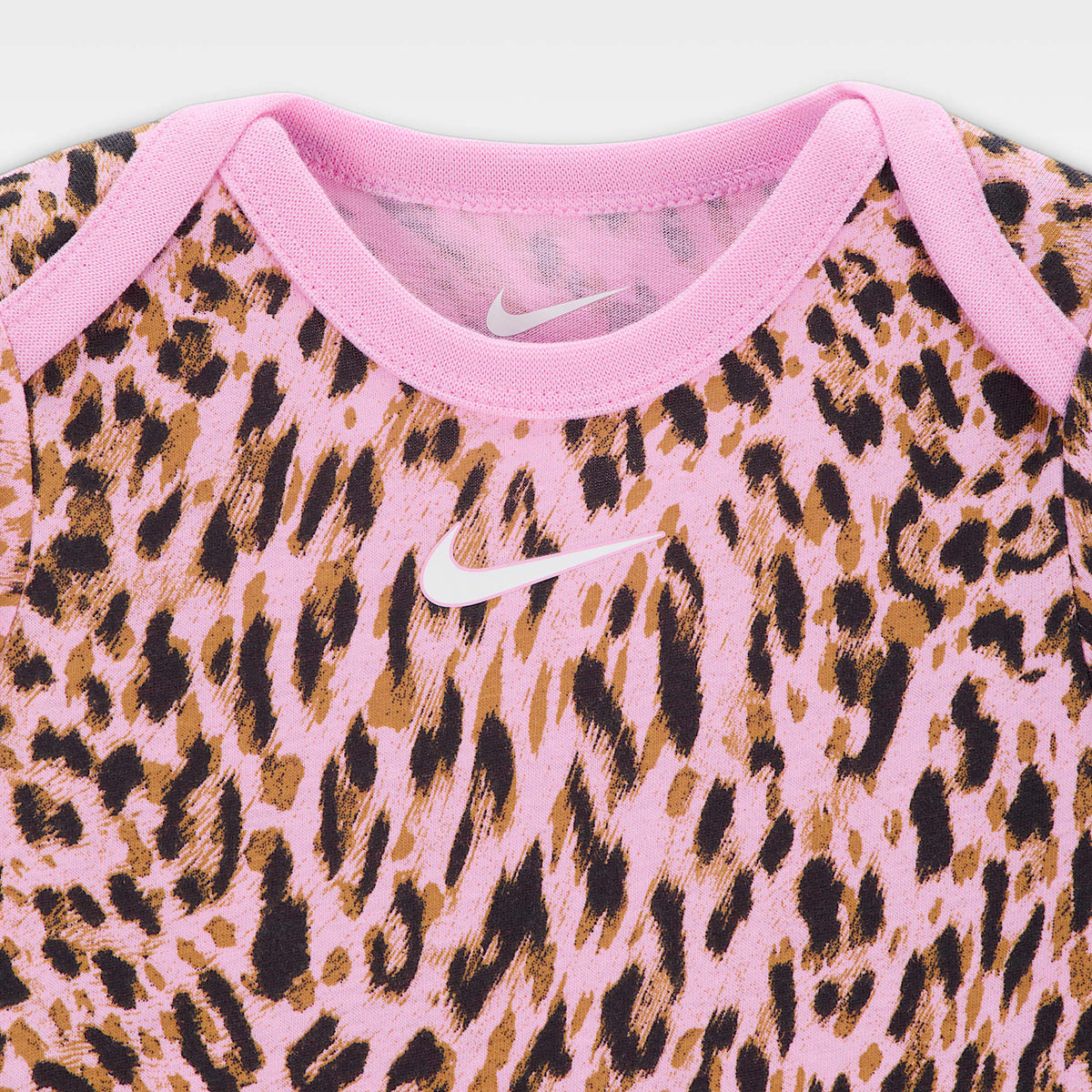 Conjunto de body y leggings acampanados para bebé (0 a 6 meses) Nike – Rosa amanecer – vista 3