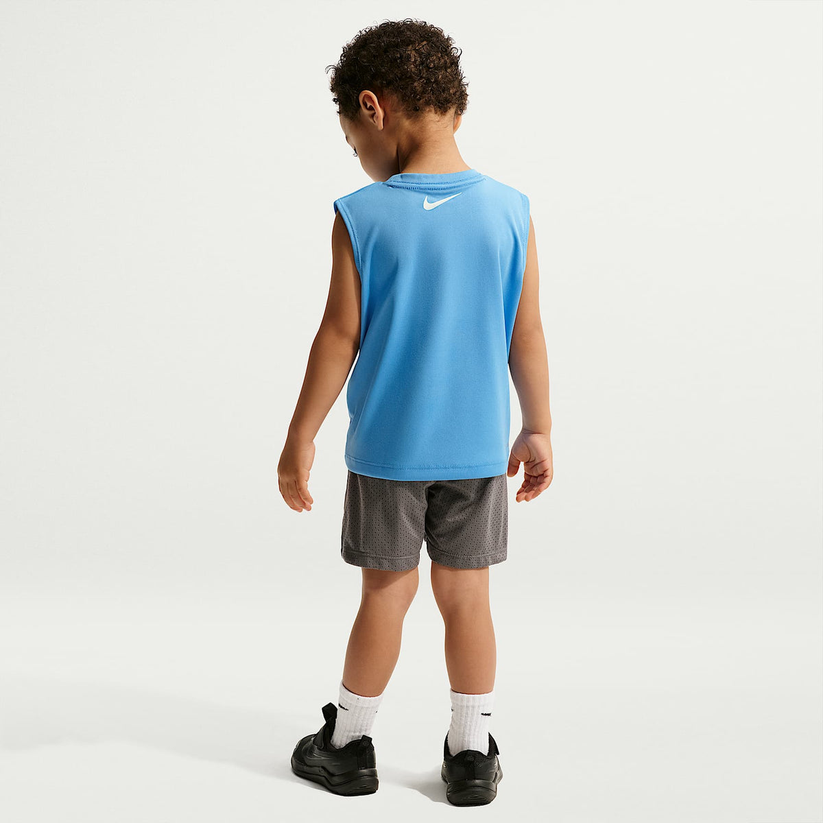 Camiseta sin mangas Dri-FIT infantil Nike Bold Move – Azul universitario – vista 5