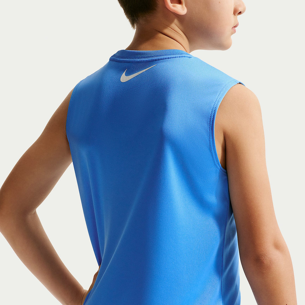 Camiseta de tirantes Dri-FIT para niños talla pequeña Nike Bold Move – Azul universitario – vista 2