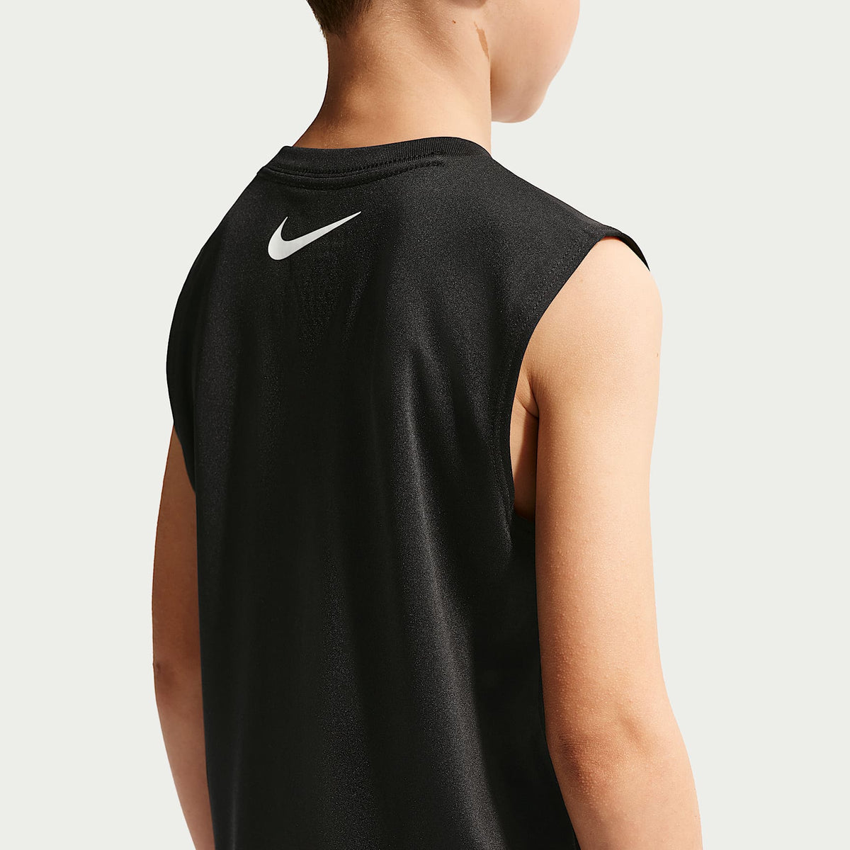 Camiseta de tirantes Dri-FIT para niños talla pequeña Nike Bold Move – Negro – vista 2