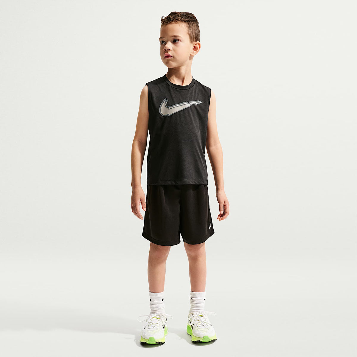 Camiseta de tirantes Dri-FIT para niños talla pequeña Nike Bold Move – Negro – vista 4