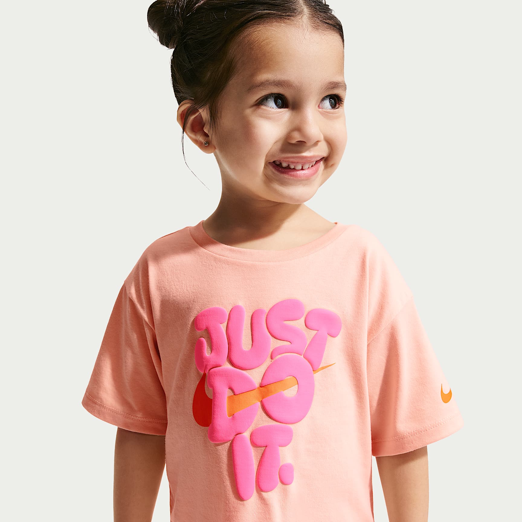 Conjunto de shorts de ciclismo de 2 piezas infantil Nike Bold Play – Rosa resplandor – vista 2