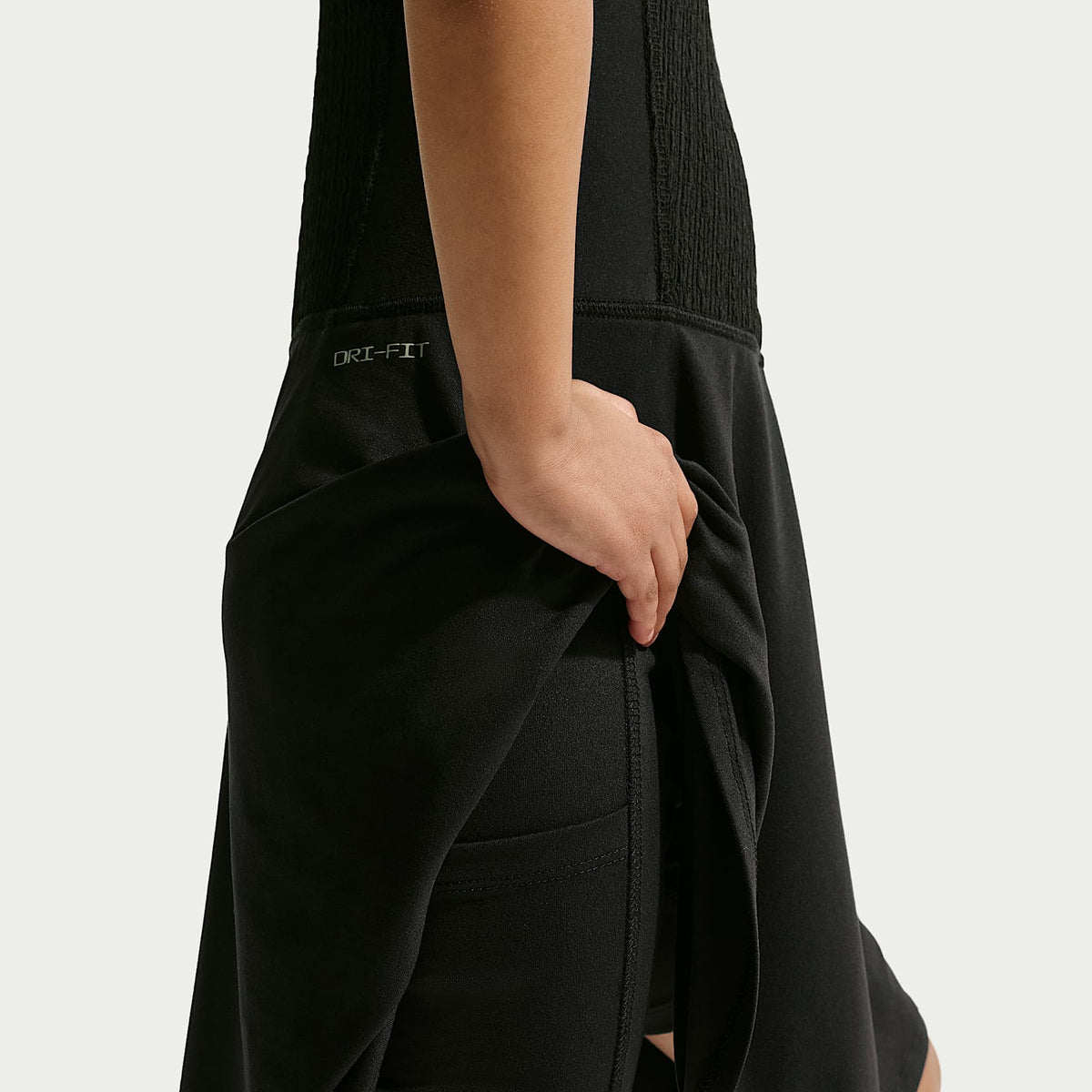Vestido Dri-FIT para niñas talla pequeña Nike Bold Play – Negro – vista 6