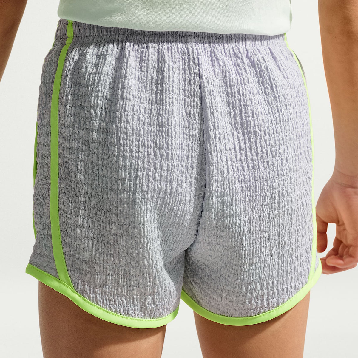 Conjunto de 2 piezas Tempo Dri-FIT para niños talla pequeña Nike Bold Play – Fantasma – vista 5