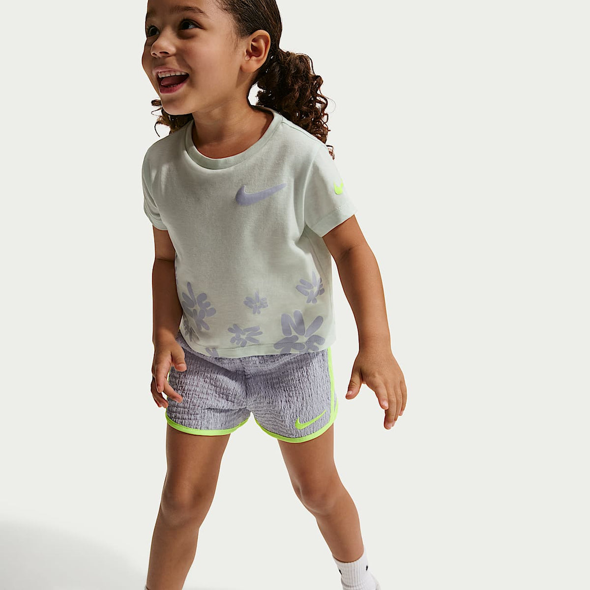 Conjunto de 2 Piezas Nike Dri-FIT Tempo para Niña Pequeña
