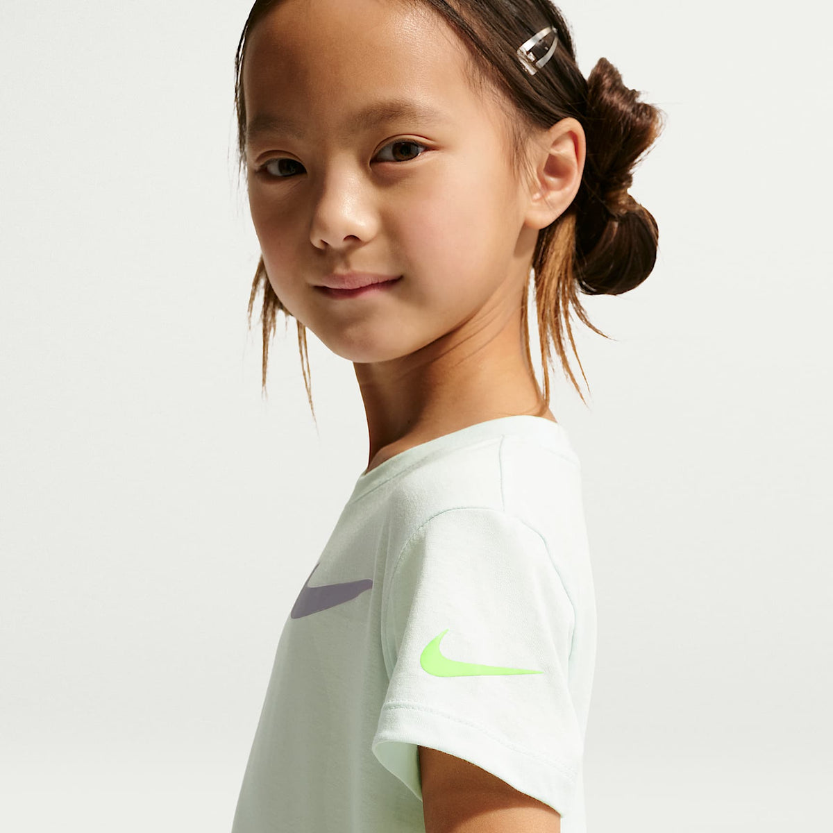 Conjunto de 2 piezas Tempo Dri-FIT para niños talla pequeña Nike Bold Play – Fantasma – vista 3