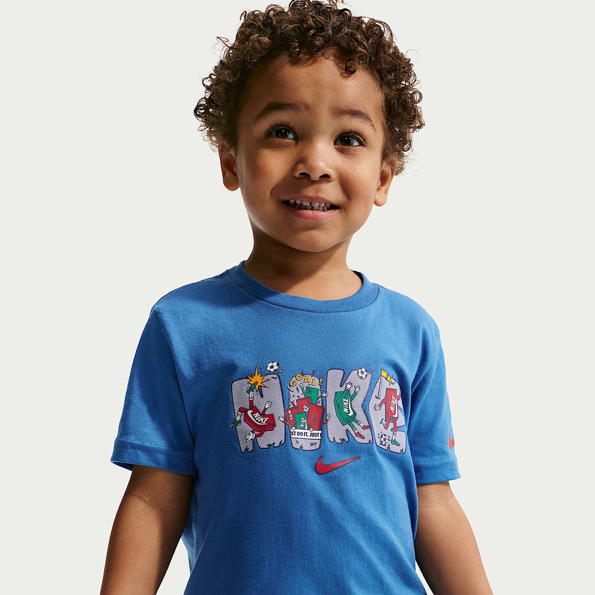 Playera con gráfico de varios deportes de corte cuadrado infantil Nike – Estrella azul – vista 1