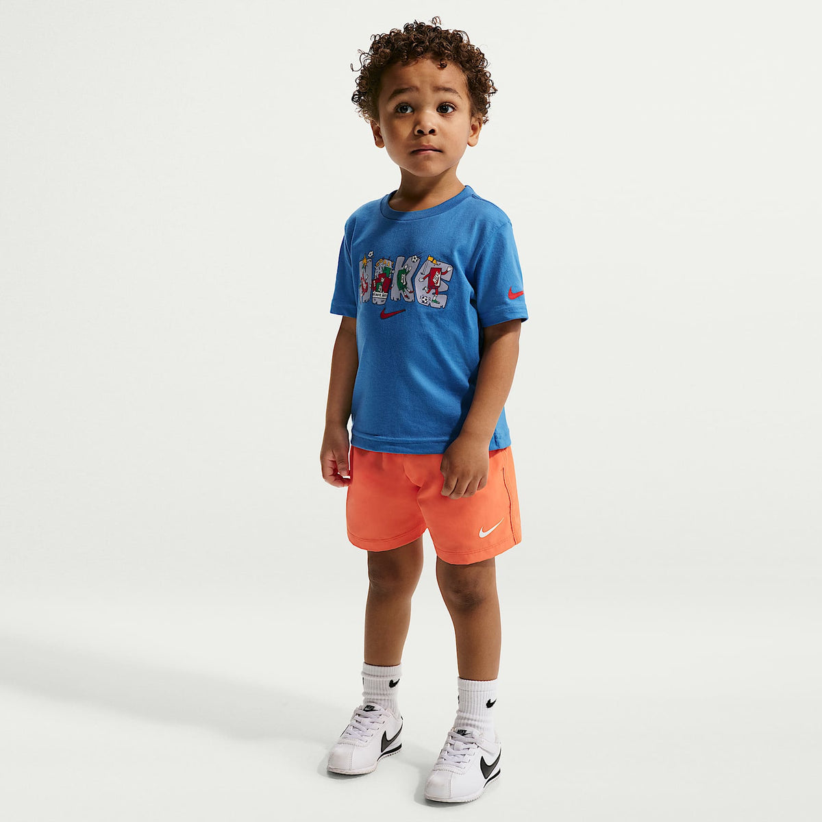 Playera con gráfico de varios deportes de corte cuadrado infantil Nike – Estrella azul – vista 4