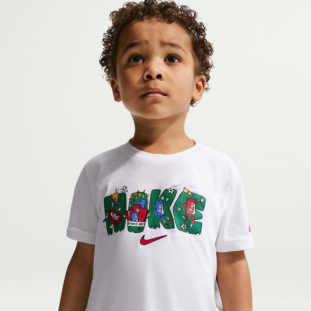 Playera con gráfico de varios deportes de corte cuadrado infantil Nike – Blanco – vista 1