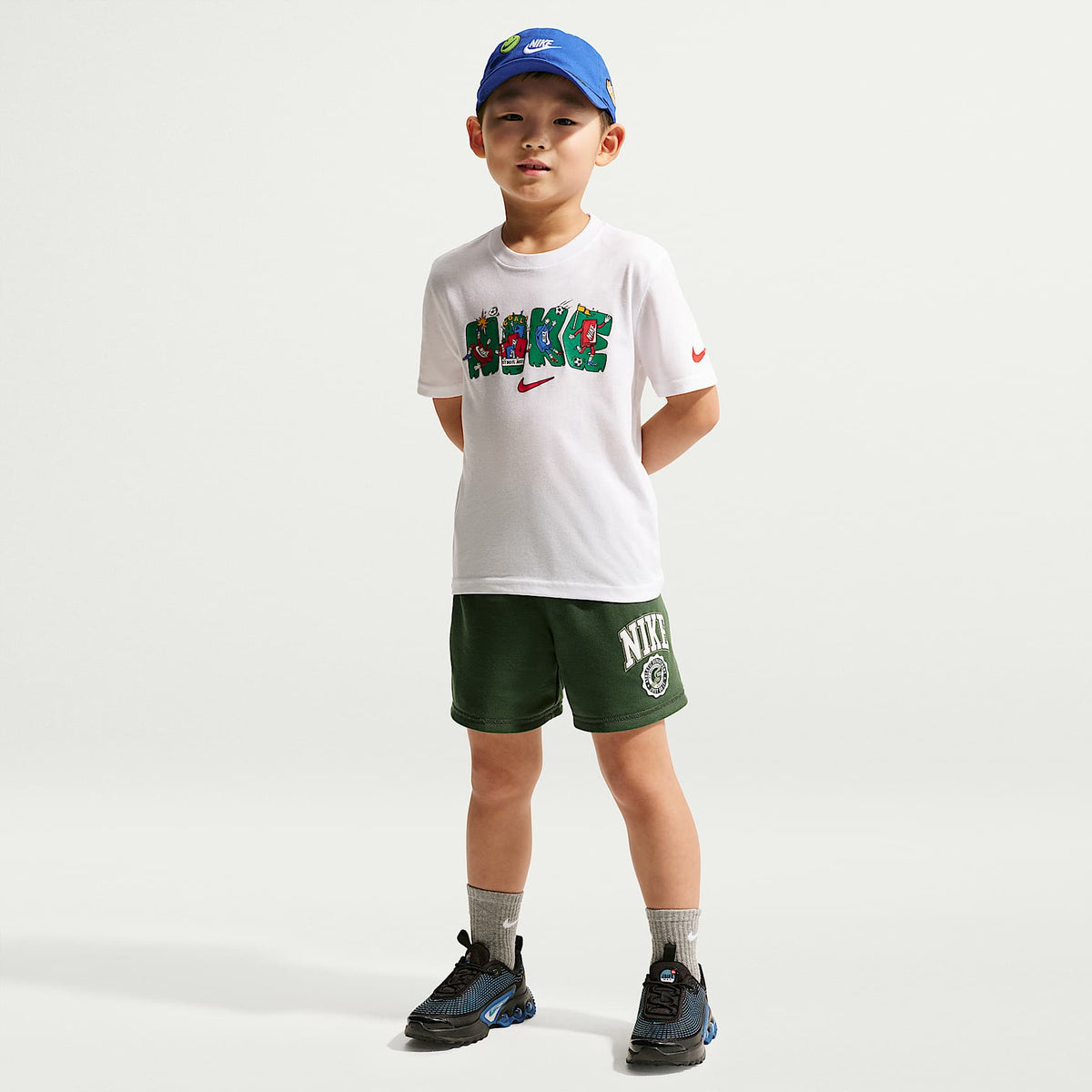 Playera con gráfico de varios deportes de corte cuadrado para niños talla pequeña Nike – Blanco – vista 4