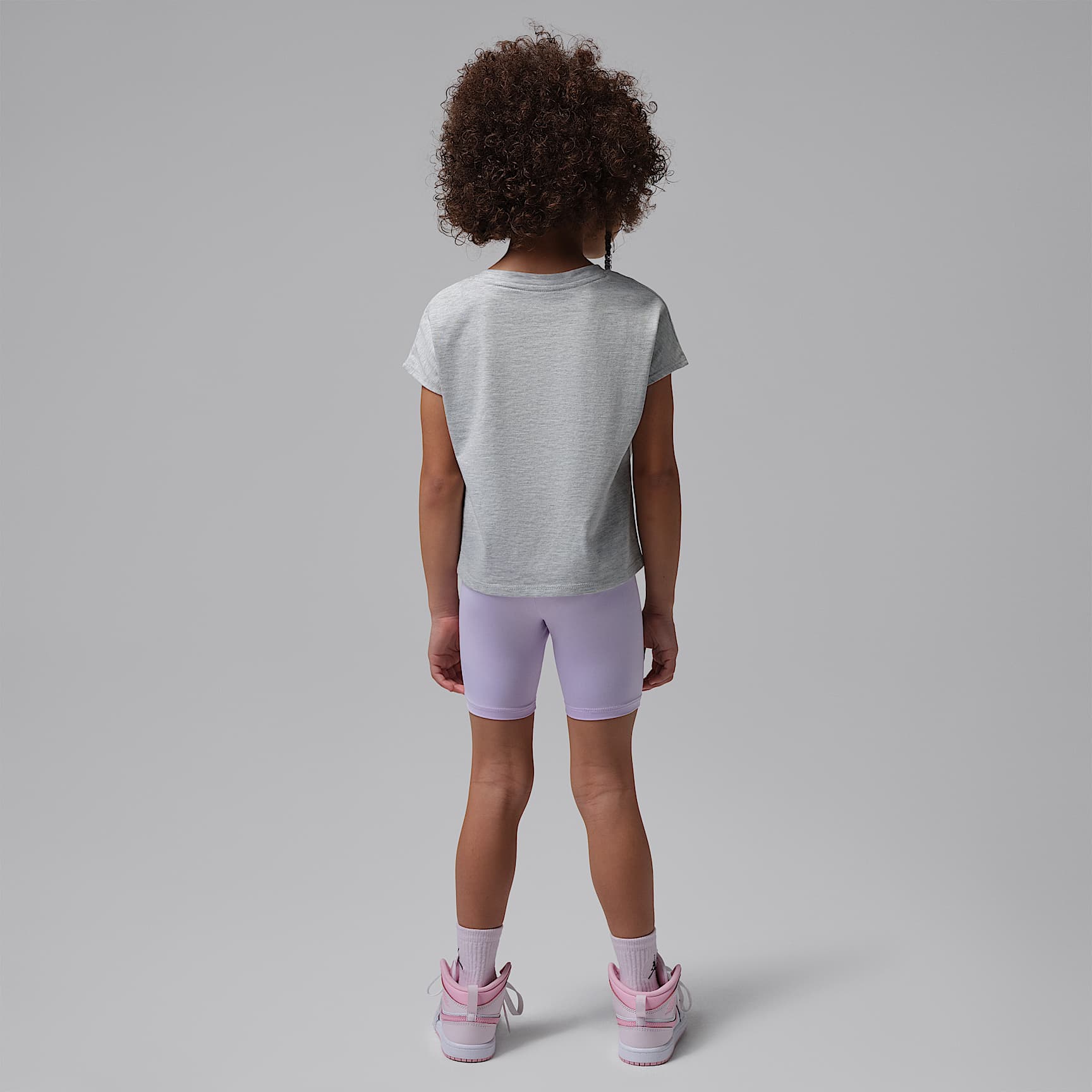 Conjunto de playera de corte cuaadrado y shorts de ciclismo para niños talla pequeña Jordan – Bruma violeta – vista 2