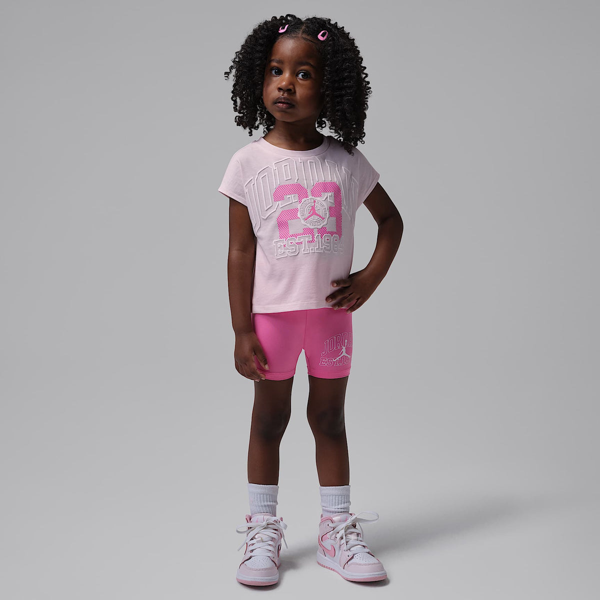 Conjunto de playera de corte cuadrado y shorts de ciclismo infantil Jordan – Rosa paleta – vista 1