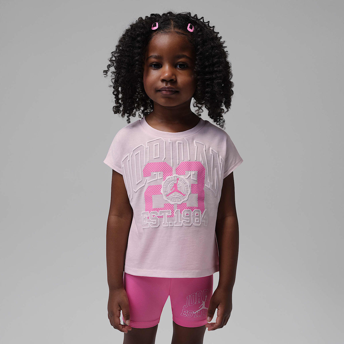 Conjunto de playera de corte cuadrado y shorts de ciclismo infantil Jordan – Rosa paleta – vista 3