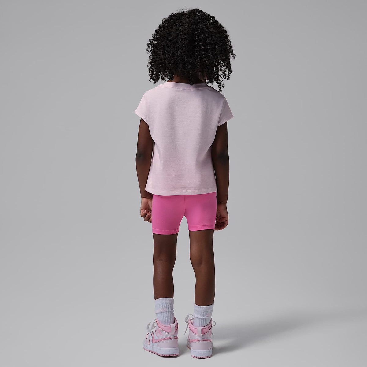 Conjunto de playera de corte cuadrado y shorts de ciclismo infantil Jordan – Rosa paleta – vista 2